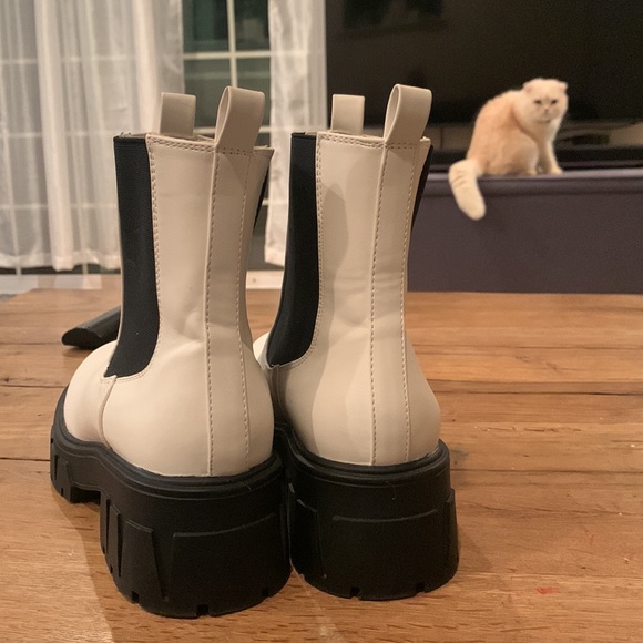 White with black stretch combat boots 7 faux leather forever21 NWOT - Picture 8 of 9